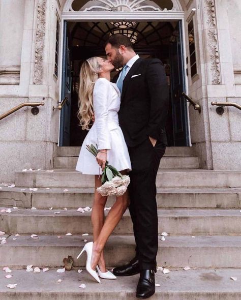 Courthouse Wedding Photos, Courthouse Wedding Dress, Short Wedding Dresses, Registry Office Wedding, Elegant Bridal Gown, Civil Wedding Dresses, Wedding Court, City Hall Wedding, Wedding Dresses Satin