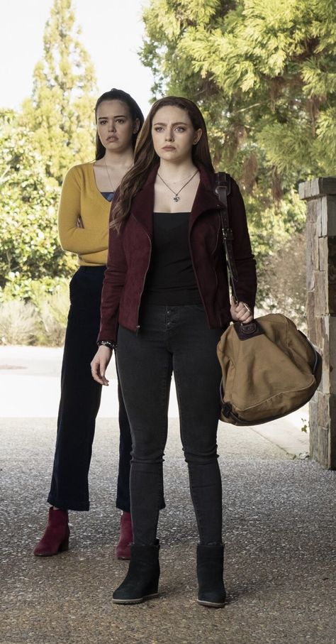 Hosie Hope Mikaelson Outfits, Hosie Legacies, Hope And Josie, Legacies Outfits, Teen Wolf Outfits, Daniella Rose, Legacy Tv Series, Tvd Universe, Tv Show Outfits