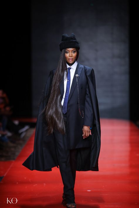 Naomi Campbell wearing an oversized and masculine suit down the runway, An example of Queer and Black Dandyism (2018). Retrieved from Bellanaijastyle.com Ozwald Boateng Suit, Black Dandyism Fashion, Black Dandy Style, Dandyism Fashion, Black Dandyism, Masculine Suit, Thesis Title, Dandy Fashion, Ozwald Boateng