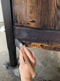 Diy Black Wood Stain, Refurbished Oak Furniture, Diy Restaining Furniture, Refinish Dresser Black, Black Stain Wood Table, Refinished Black Furniture, Wood Furniture Makeover Ideas, Diy Staining Wood Furniture, White Wash Black Furniture