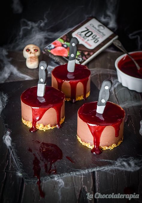 Mini Cheesecake Halloween, Essen, Halloween Afternoon Tea Ideas, Halloween Cheesecake Ideas, Postres Halloween Ideas, Halloween Cupcakes Ideas, Halloween Tart, Halloween Cheesecake, Spooky Cake