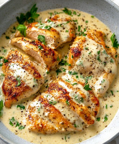 Leftover Ranch Chicken Recipes, Prairie Chicken Recipe, Chicken With Ranch Dressing Packet, Sour Cream Ranch Chicken, Chicken Bakes For Dinner, Creamy Chicken In Crockpot, Chicken And Ranch Recipes, Crockpot Chicken Ranch Recipes, Creamy Ranch Chicken Recipes