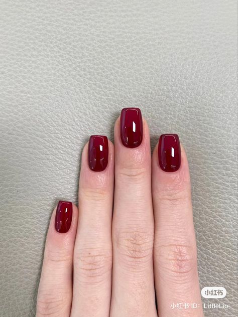 Dark red nails, nail ideas, nail designs #nails #rednails #nailpolish #nailsofinstagram Nail Red Christmas, Dark Red Press On Nails, Dark Red Nails Short Design, Short Square Maroon Nails, Square Short Red Nails, Dark Red Squoval Nails, Crimson Nails Acrylic, Short Square Dark Red Nails, Shirt Red Nails