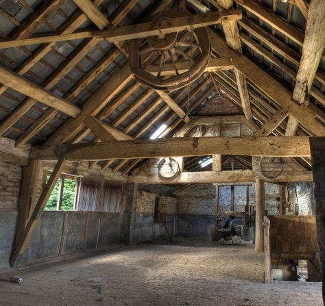 12 barn conversion ideas and expert tips to inspire your project - Country Life Barn Interior Design, Converted Barn Homes, Barn Conversion Interiors, Stone Walls Interior, Converted Barn, Barn Interior, Barn Renovation, Loft Stil, Farm Projects