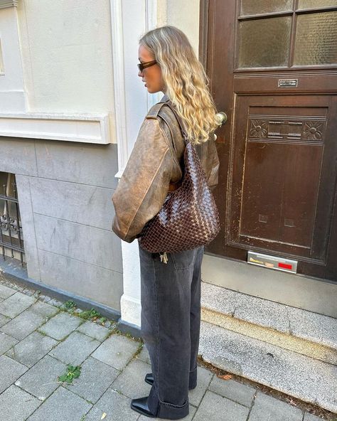 Hobo Bag Outfit, Sneakers Street Style, Bag Outfit, Brown Outfit, Brown Handbag, Christmas Markets, Gothenburg, October 15, Fall Fits