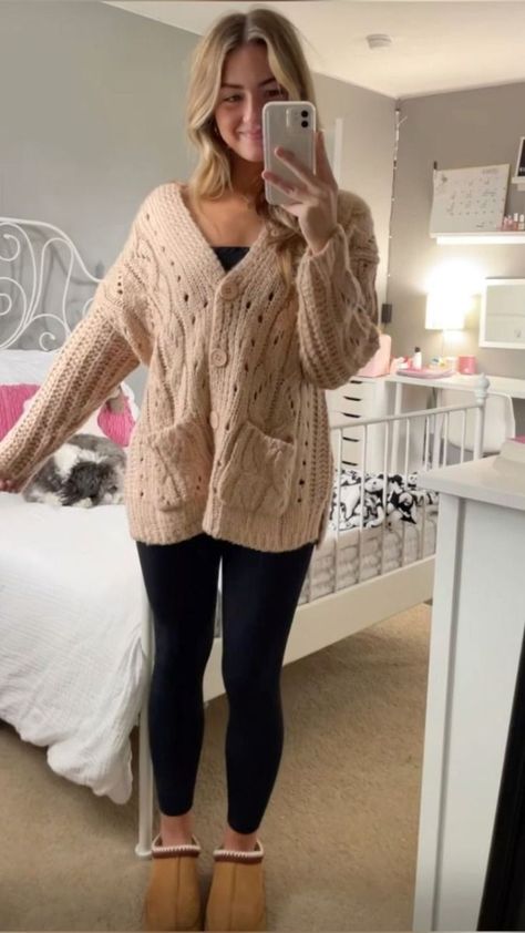 Fall Outfits Women Check more at https://beautyfashionideas.com/fashion/fall-outfits-women-3/ Sweater Tshirt Outfits, Cute Pinterest Outfits For School, Comfy Wear Aesthetic, Leggings And A Sweater, Simple Fall Outfits Casual Comfy, College Outfits For Class Fall, Birthday Outfit Restaurant, Outfit For Fall For Women, Fall Fits Leggings