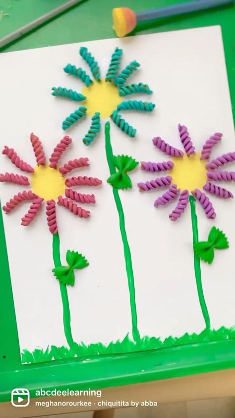 Spring Arts And Crafts, Spring Flower Crafts, Easter Decorations Ideas, Toddler Arts And Crafts, Preschool Arts And Crafts, Flower Craft, Spring Crafts For Kids, Preschool Art Activities, Kindergarten Crafts