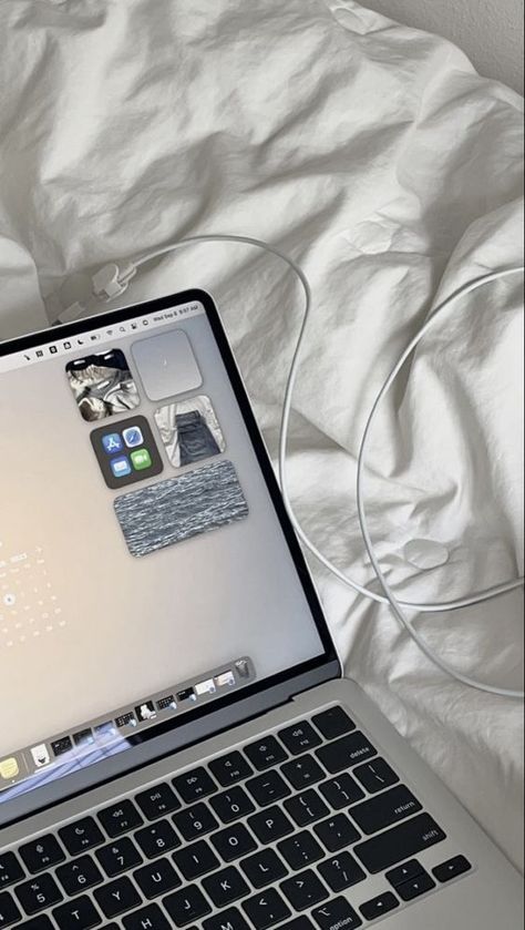 Macbook Air Wallpaper, Macbook Pro Laptop, Mac Wallpaper, Mac Book, Phone Organization, Macbook Wallpaper, Ex Machina, Studying Inspo, Study Inspiration