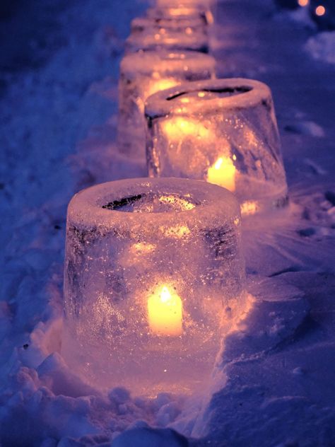 Ice Luminaries Diy, Ice Sculptures Diy, Ice Luminaries How To Make, Diy Ice Sculpture, Ice Sculptures Party, Diy Luminaries Outdoor, Christmas Luminaries Diy, Ice Candles Diy, Diy Luminaries