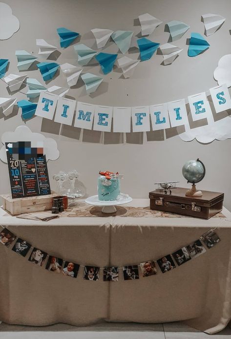 Time Flies Graduation Party, Travel Party Decorations Diy, Pilot Decoration Party Ideas, Aviation Theme Graduation Party, Jet Birthday Party Ideas, Flight Party Theme, Flight School Graduation Party, Flight School Graduation, Aviation Themed Party Adult