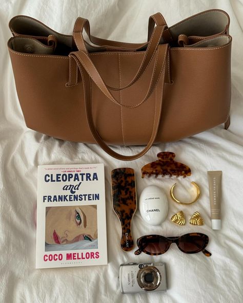 What Is In My Bag Aesthetic, What's In My Bag Aesthetic, In My Bag Aesthetic, Polene Paris Bag, Polene Bag, Trending Bags, Winter Bag, Uni Bag, Aesthetic Bag