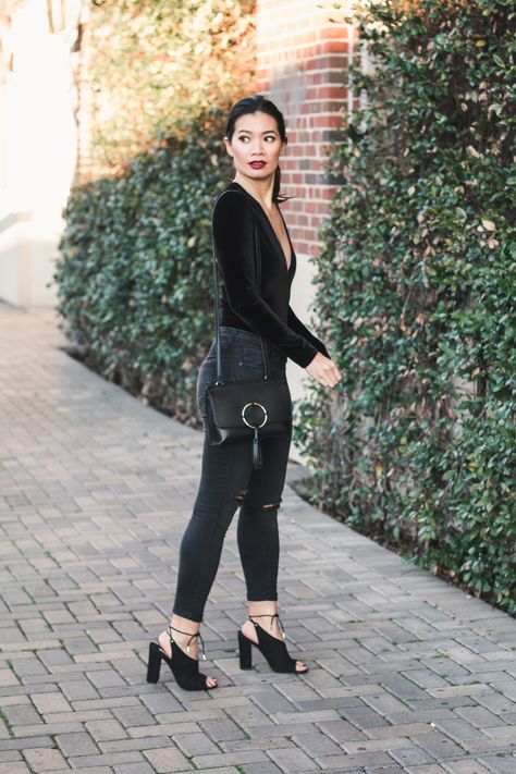 Black Velvet Bodysuit Outfit, Black Velvet Top Outfit, Velvet Bodysuit Outfit, Velvet Tops Outfit, Bodysuit And Jeans Outfits, Bodysuit Outfit Jeans, Black Top Outfit, Black Velvet Bodysuit, Black Velvet Top