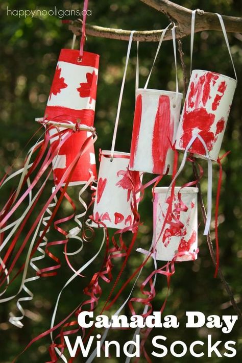 A great patriotic craft for kids of all ages to do in between the parade, the BBQ and the Canada Day fireworks! Canada Day Kids Crafts, Windsock Craft, Canada Day Fireworks, Canada Day Crafts, Summer Crafts For Toddlers, Canada Day Party, Creative Art Activities, Snail Craft, Happy Hooligans