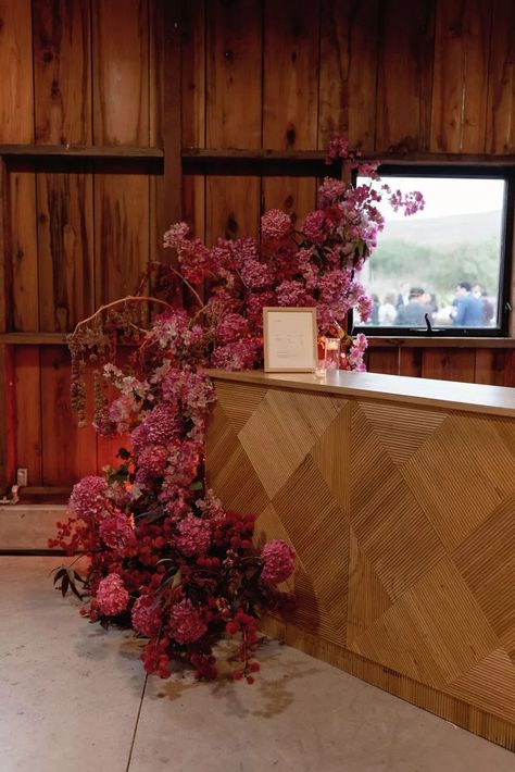 A Wedding in a Red Barn on the California Coast Flower Bar Ideas, Cocktail Hour Decor, Floral Bar, Tapas Party, Decoration Buffet, Hotel Flowers, Pink Bar, Reception Tablescapes, Industrial Style Decor