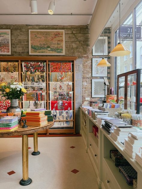 Best Retail Store Design, Studio Shop Design, Stationary Shop Interior, Choosing Keeping London, Book Shop Design, Best Shopping In London, Art Stores, Bookshelf Quilt, Bookshop Café