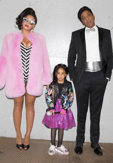 Leave it to Queen Bey to one-up your Halloween goals with this trio of DIY family Halloween costumes. While she and her husband, Jay-Z, slayed as vintage Barbie and Ken dolls, their daughter Blue Ivy was an adoring mini-Barbie with plenty of retro flair. Beyonce Barbie, Celebrity Couple Costumes, Diva Beyonce, Barbie And Ken Costume, Halloween Parejas, Best Celebrity Halloween Costumes, Blue Ivy Carter, Celebrity Costumes, Barbie Halloween