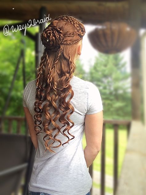 Star Wars Padmé inspired hairstyle from Phantom Menace Medieval Female Hairstyles, Asgardian Hairstyles, Jedi Braid, Starwars Hairstyles, Star Wars Hairstyles, Star Wars Female, Fantasy Country, Star Wars Hair, Merida Cosplay