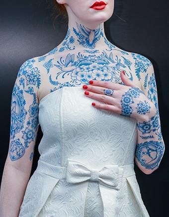 Delft Tattoo Ideas, Toile Tattoo, Chrisantemum Tattoo, Fine China Tattoo, Blue Porcelain Tattoo, Dark Blue Tattoo, Tattoo China, Blue Flower Tattoo, Porcelain Tattoo