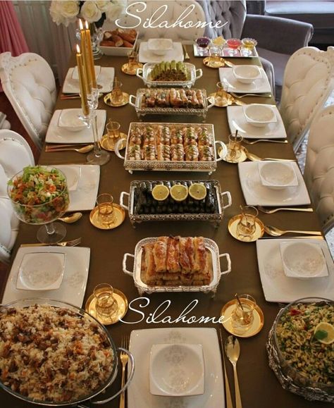 Food Table Decorations, Food Display Table, Food Set Up, Catering Food Displays, Table Setting Ideas, Table Dinner, Amazing Food Decoration, Party Food Buffet, Egyptian Food