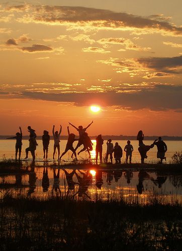 Friendship Photography, Silhouette Photography, Photo Summer, Psalm 34, Jolie Photo, Friend Photoshoot, Summer Dream, Best Friend Pictures, Teenage Dream