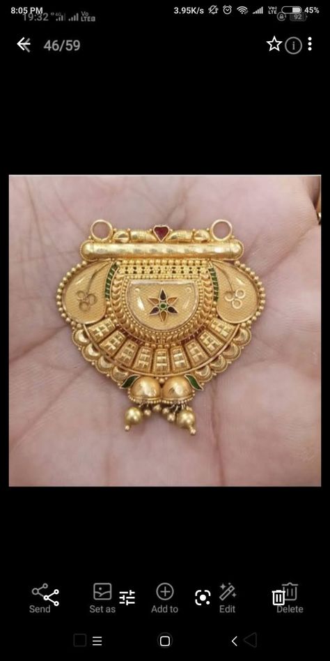 Gold Pendle Designs, Gold Mangalsutra Pandent Design, Mangalsutra Pendent, Gold Jewelry Prom, Jewelry Necklace Simple, Gold Necklace Wedding, Bridal Jewelry Sets Brides, Mangalsutra Design, Gold Leaf Pendant