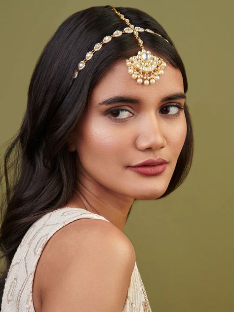 Matha Patti Hairstyles, Indian Head Jewelry, Indian Headpiece, Beauty And Grace, Headpiece Jewelry, Long Hair Wedding Styles, Head Jewelry, Bridal Bangles, Indian Culture