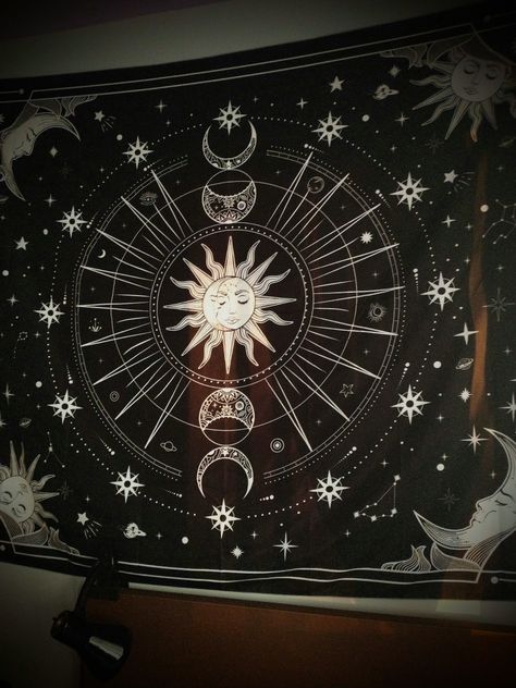 Tapestry Bedroom Black And White, Sun Moon Tapestry, Sun Moon And Stars Bedroom Ideas, Sun Themed Bedroom Aesthetic, Sun Theme Bedroom, Moon And Sun Bedroom Ideas, Moon And Sun Decor, Sun And Moon Room Aesthetic, Sun And Moon Tapestry Bedroom