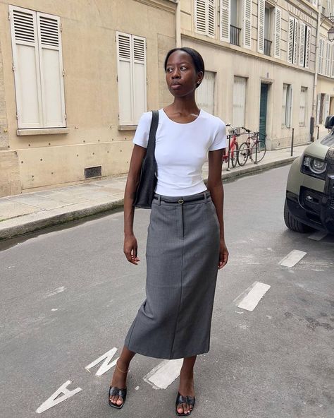 Grey Skirt Work Outfit, Short Sleeve Work Outfits, Skirt Work Outfits Women, Grey Work Outfit, Elegant Skirt Outfits, Work Skirt Outfit, Spring Business Casual Outfits, Summer Office Wear, Summer Office Outfits