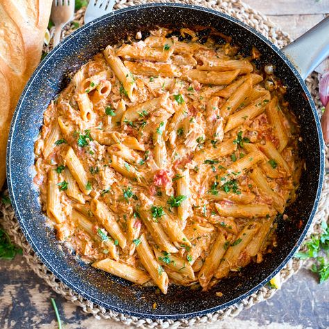 One-Pan Creamy Tuna Pasta | Crazy Delicious & Done in 30 Minutes Tuna Dinners, Creamy Tuna Pasta, Friday Food, Homemade Vegetable Broth, Food Thoughts, Resepi Biskut, Tuna Pasta, Tuna Recipes, One Pot Pasta