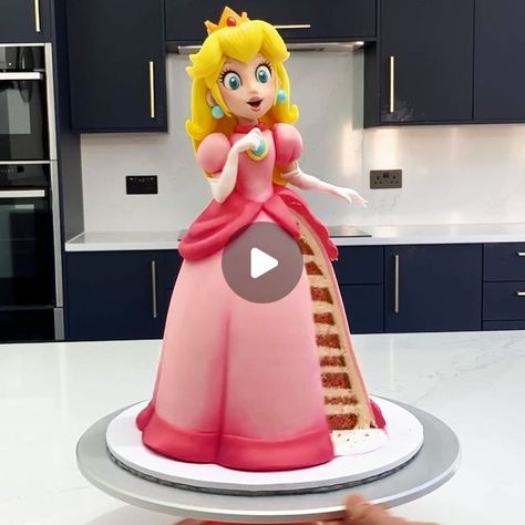 Princess Peach Hairstyle, Princess Cake Videos, Disney Princess Cake Design, Princess Peach Cake Birthdays, Pastel Princesa Peach, Disney Princess Cake Ideas, Baby Doll Cake, Princess Peach Cake, Princess Peach Birthday Party