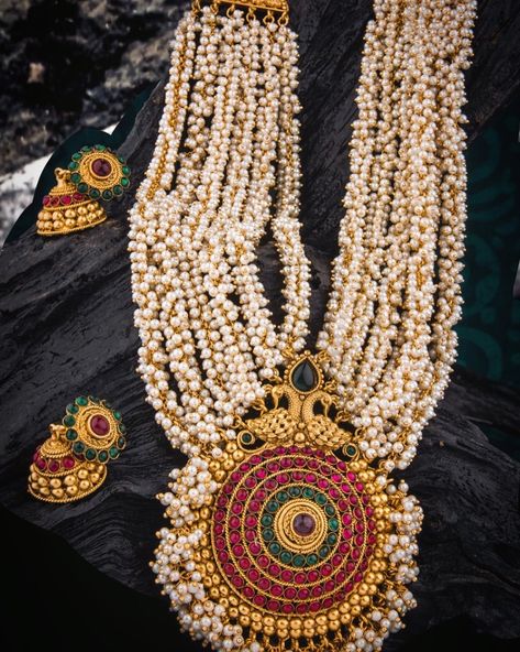 Desi Wedding Decor, Ethnic Necklaces, Desi Wedding, Pearl Cluster, South India, Jewellery Design, Jewellery Designs, Indian Jewellery, Jewelry Patterns