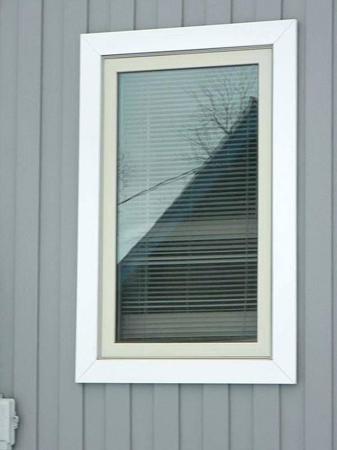 Window Trim Design, Craftsman Trim Window, Modern Window Trim, Exterior Window Molding, Exterior Window Trim Ideas, Window Trim Ideas, Exterior Window Trim, White Window Trim, Craftsman Window Trim