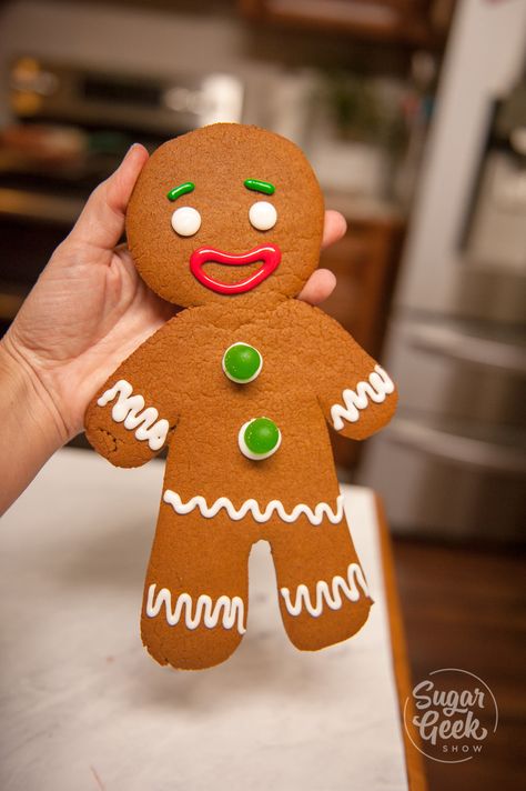 giant gingerbread man cookie Gingerbread Man Shriek, Gingerbread Man Photography, Ginger Bread Man Decorations Ideas, Gingerbread Man Inspiration, Creative Gingerbread Men, Gi Gerbread Man, Gingerbread Man Cookies Decorated Ideas, Gingerbread Men Decorating Ideas Funny, Gingerbread Cookies Design