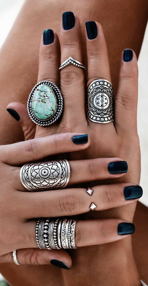 Crystal Horn, Bohemian Style Rings, Rings Aesthetic, Horn Pendant Necklace, Trendy Jewerly, Estilo Hippie, Boho Beauty, Bohemian Bags, Moon Pendant Necklace