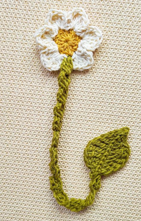 Raji's Craft Hobby: Simple Crochet Daisy Flower Bookmark Flower Book Mark Crochet, Crochet Daisy Bookmark Pattern Free, Crochet Book Mark Flower, Crochet Flower Book Mark, Flower Crochet Bookmark Pattern, Free Crochet Bookmark Patterns Simple, Daisy Bookmark Crochet, Crochet Bookmarks Free Patterns Flower, Crochet Flower Bookmark Pattern