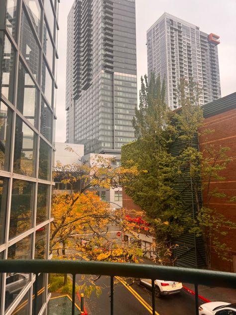 Seattle Appartement, Autumn In Seattle, Rainy Seattle Aesthetic, Seattle Bucket List, Seattle Fall Aesthetic, Udub Seattle, Seattle Apartment Aesthetic, Houses In Seattle, Seattle Halloween