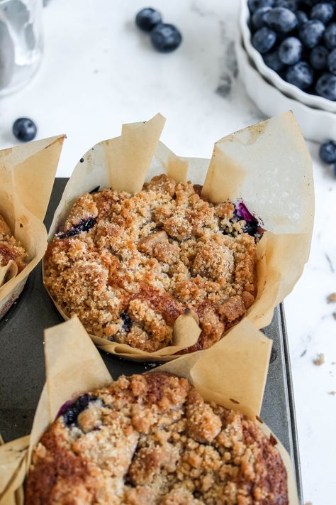 Bakery Style Blueberry Crumble Muffins Jumbo Blueberry Muffins Crumble Topping, Blueberry Muffin Topping, Blueberry Crumble Muffins, Blueberry Bites, Bakery Style Blueberry Muffins, Crumble Muffins, Breakfast Cupcakes, Fruit Muffins, Best Blueberry Muffins