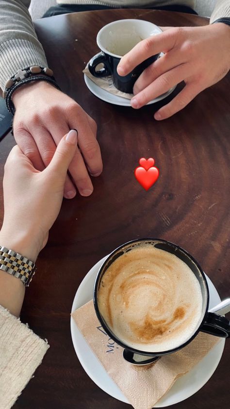 Coffe Couples Morning, Us Couple Aesthetic, Cafe Pic With Boyfriend, Aesthetic Coffee Date Pictures, Cafe Couple Pictures, Simple Aesthetic Photoshoot, Couple At Coffee Shop Aesthetic, Couple Pic In Restaurant, Cute Couple Story Ideas