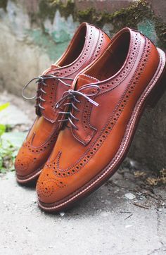 Pure class. #menswear #shoes #alden Quality Leather Boots, Custom Design Shoes, Brogue Shoes, Derby Shoes, Up Shoes, Formal Shoes, Leather Lace, Brown Fashion, Lapel Collar