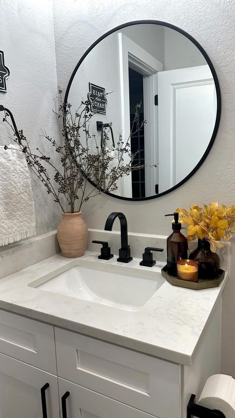 Bathroom Decor Styles, Black Floor Bathroom Decor, Threshold Decor Ideas, Simple Black Bathroom Decor, Bathroom Decor Black Accents, Guess Bathroom Ideas Modern, Small Modern Black And White Bathroom, Guest Bathroom Sink Ideas, Modern Bathroom Sink Decor