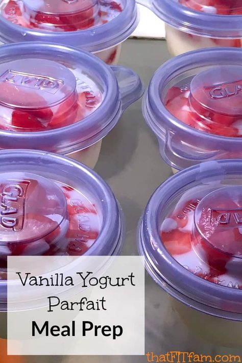 Yogurt Parfait Meal Prep, Parfait Meal Prep, Desert Parfait, Yogurt Parfait Cups, Shower Snacks, Kids Yogurt, Diy Yogurt, Yogurt Parfait Recipe, Fruit And Yogurt Parfait