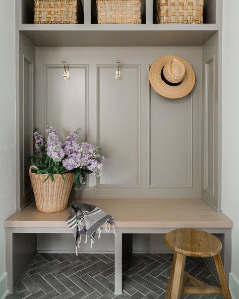 Light Gray Farrow and Ball Oakstone Homes on Instagram: “The colors in this mudroom make our hearts happy. #OakstoneHomes” Room Decoration Pieces, Gray Mudroom, Cottage Laundry, Wall Hanging Decorations, Mudroom Closet, Laundry Room/mud Room, Mud Room Entry, Creative Living Room, Mudroom Decor