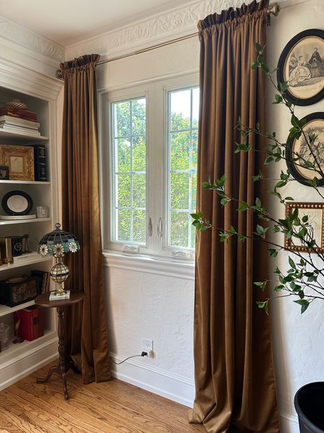 Curtains Vintage Living Room, Curtains Living Room Velvet, Mismatched Curtains Living Rooms, Dark Drapes Bedroom, Curtain Room Separator Ideas, Velvet Window Curtains, Bedroom With Velvet Curtains, Vintage Bedroom Curtains, Velvet Living Room Curtains