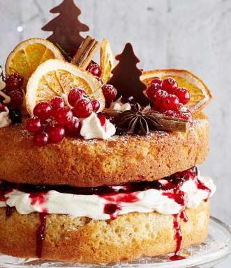 A classic Victoria sponge with a festive twist Christmas Sponge Cake, Cottage Baking, Hot Mulled Wine, Sponge Cake Decoration, Sponge Cake Easy, Sponge Cake Roll, Fruit Sweets, Xmas Cakes, Lemon Sponge Cake