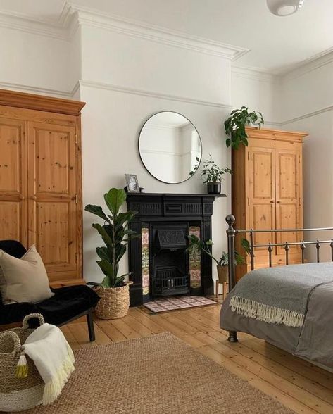 The bedroom pictured after the original tiles around the fireplace were uncovered Victorian House Bedroom, Terrace House Bedroom, London Bedroom, Victorian House Interiors, House Bedroom Ideas, Victorian Terraced House, Bedroom Victorian, Victorian Terrace House, Victorian Bedroom