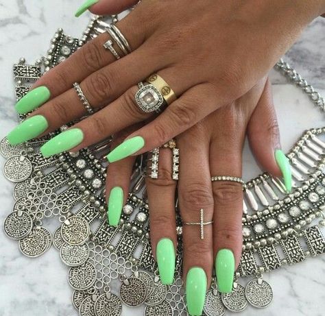 Green Manicures to Try This Summer - Alyce Paris Nails And Rings, Nail Diamond, Mint Green Nails, Nails Yellow, Green Nail Designs, Bright Nails, Ballerina Nails, Summer Acrylic Nails, Summer Nails Colors