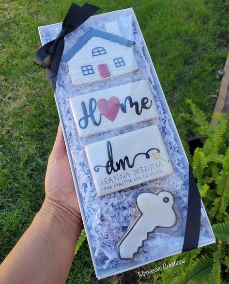 Mpressive Creations (ig) on Instagram: "Personalized gifts are the best! From realtor to new home owner 🔑🏠 #realtor #realestateagent #realtorgifts #newhome #newhomeowner #homeownergift #realestatecookies #newhomecookies #cookies #sugarcookies #decoratedcookies #royalicingcookies #personalizedcookies #handmadecookies #mpressivecookies #mpressivegifts #mpressivecreations" Home Cookies, Grand Opening Cookies, Open House Cookies, Closing Gifts For Realtors, Real Estate Cookies, Home Cookies Decorated, New House Cookies, Realtor Cookies, Realtor Cookies Decorated