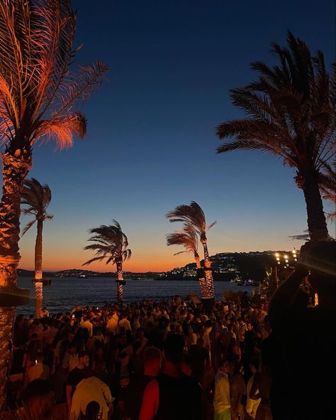 Mykonos Aesthetic Night, Mykonos Clubs, Summer Party Vibes, Summer 24 Aesthetic, Mykonos Club, Greece Beach Club, Party Life Aesthetic, Clubs Aesthetic, Party Summer Aesthetic