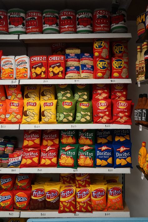 Artist Lucy Sparrow Opens an Entire Convenience Store of Handmade Felt Products in Manhattan | Colossal Kelly Jean, Lucy Sparrow, Temporary Installation, Felt Products, نباتات منزلية, Felt Play Food, Kitchen Fun, Junk Food Snacks, Food Toys