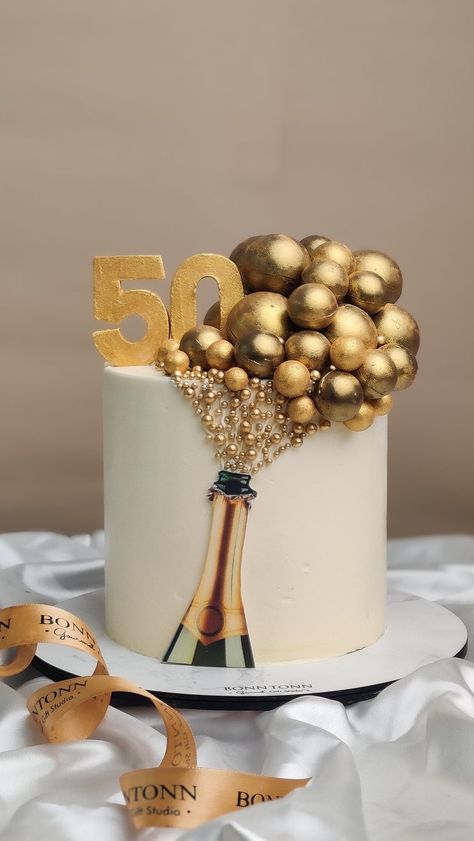 Bonn Tonn | Here’s the making of this stunning Champagne Cake for 50th Birthday Celebration 💕🍾 Follow @bonn.tonn for more amazing videos… | Instagram Cake Ideas 50th Birthday Women, Cake Decorating 50th Birthday, Cake 50th Birthday, Cake For 60th Birthday, 50 Th Birthday Cake, 50 Birthday Cake Women, 78th Birthday Party Ideas, Mother Birthday Party Ideas, Cake For 50th Birthday